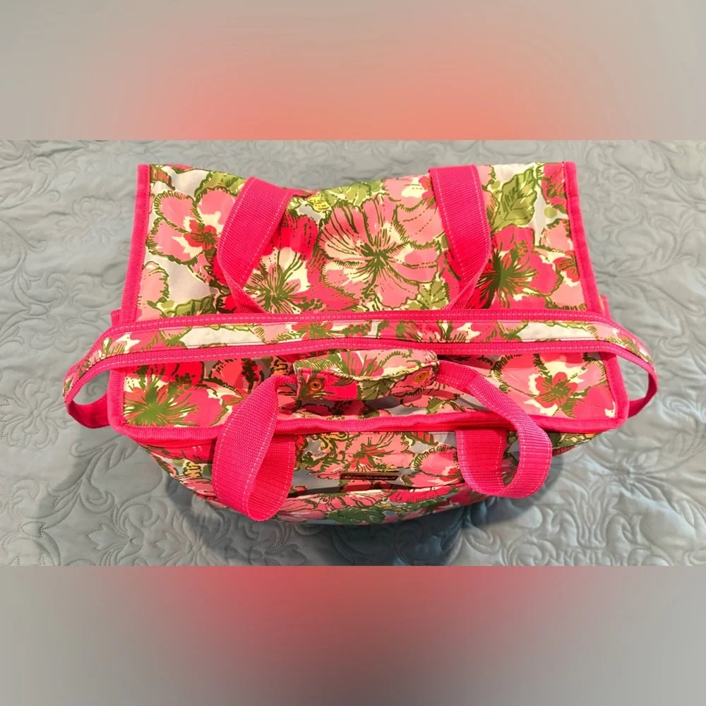 Lilly Pulitzer Big Flirt large picnic style cooler.